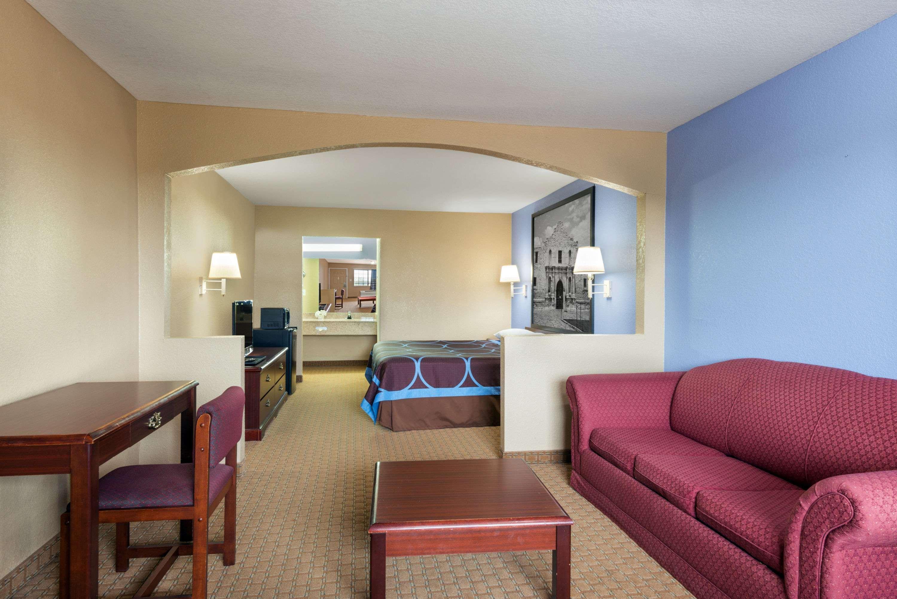 Super 8 By Wyndham San Antonio/Riverwalk Area Екстер'єр фото