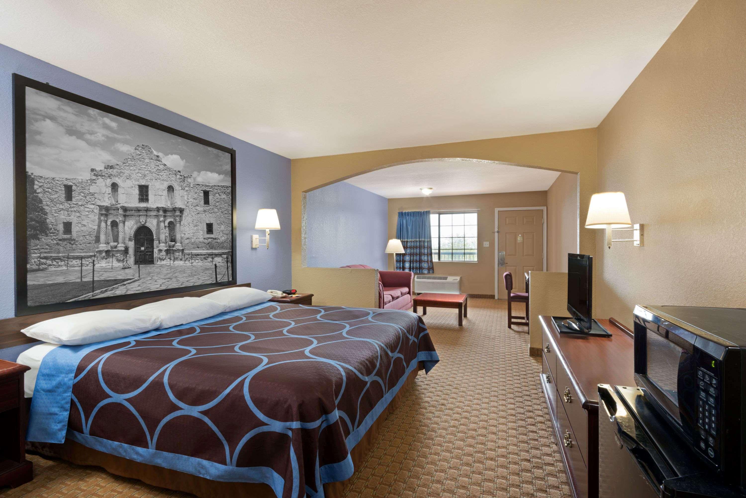 Super 8 By Wyndham San Antonio/Riverwalk Area Екстер'єр фото