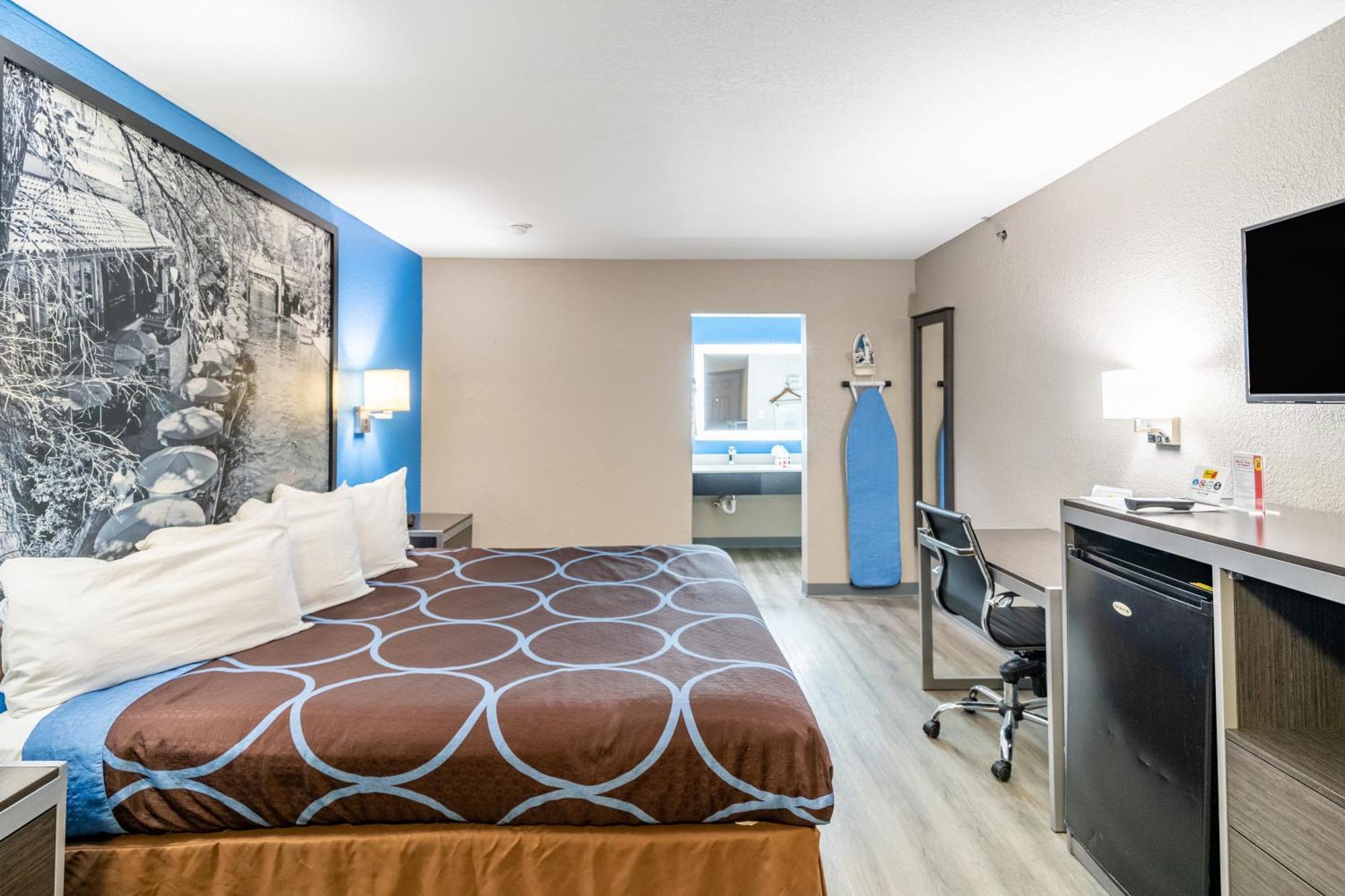 Super 8 By Wyndham San Antonio/Riverwalk Area Екстер'єр фото