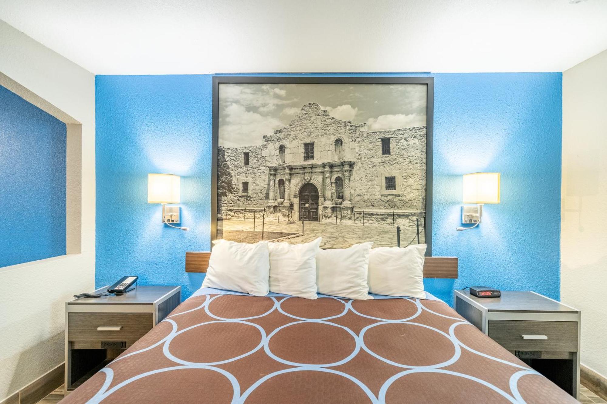 Super 8 By Wyndham San Antonio/Riverwalk Area Екстер'єр фото