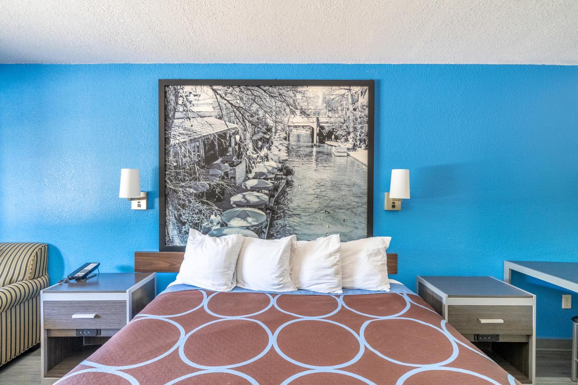 Super 8 By Wyndham San Antonio/Riverwalk Area Екстер'єр фото