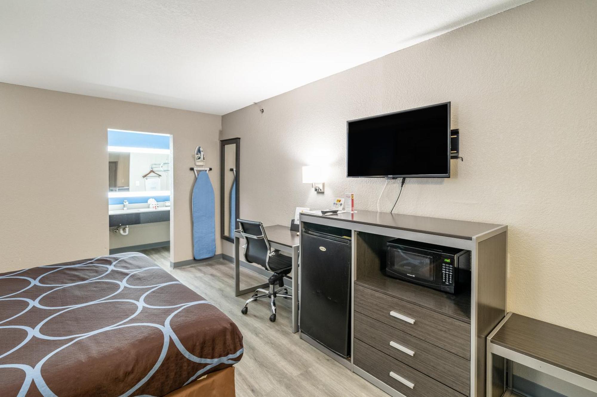Super 8 By Wyndham San Antonio/Riverwalk Area Екстер'єр фото