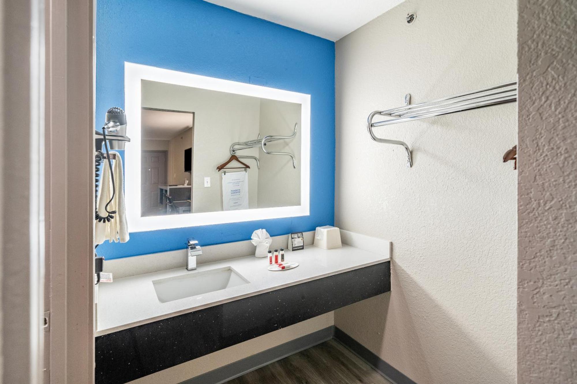 Super 8 By Wyndham San Antonio/Riverwalk Area Екстер'єр фото
