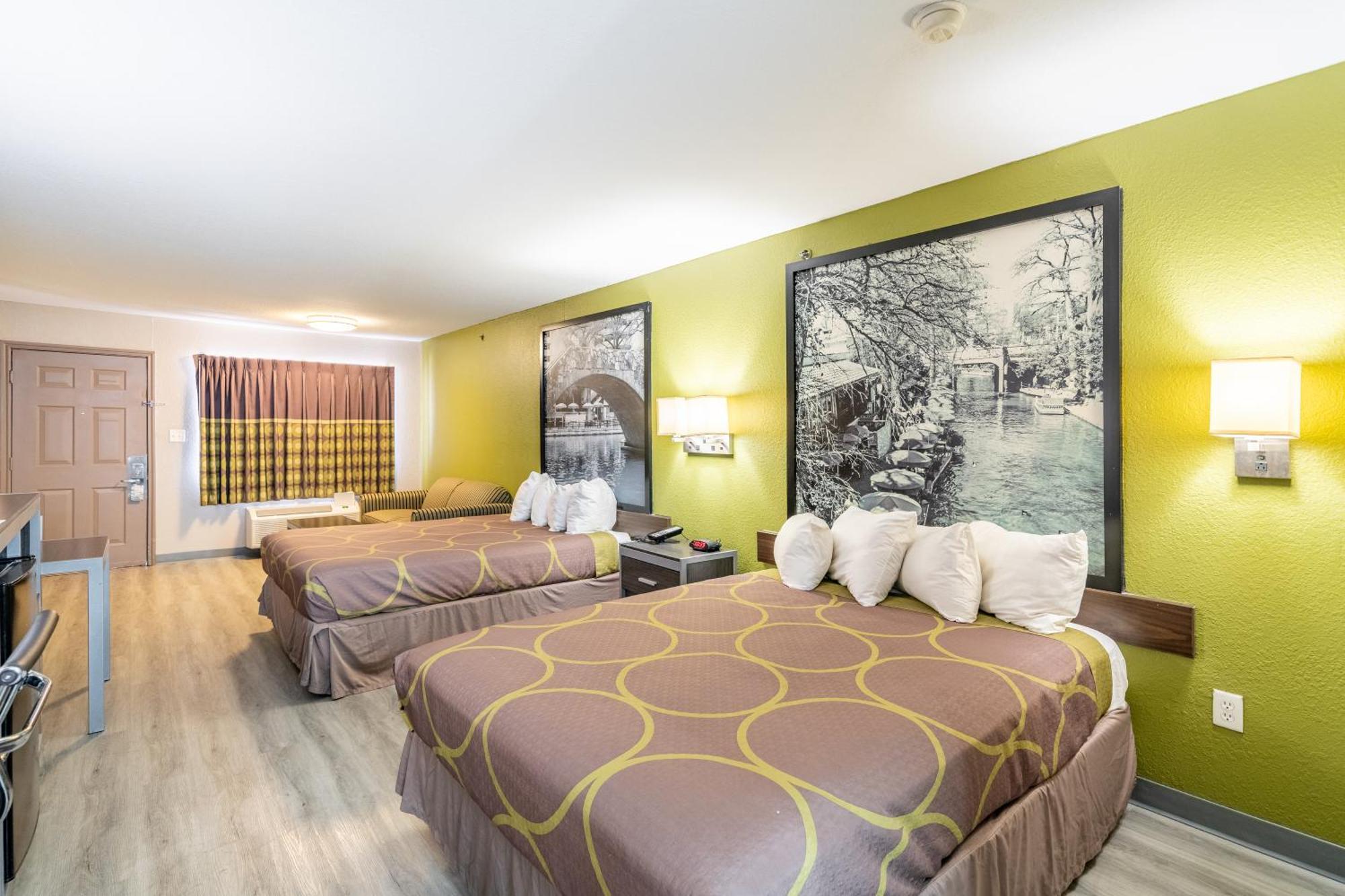 Super 8 By Wyndham San Antonio/Riverwalk Area Екстер'єр фото