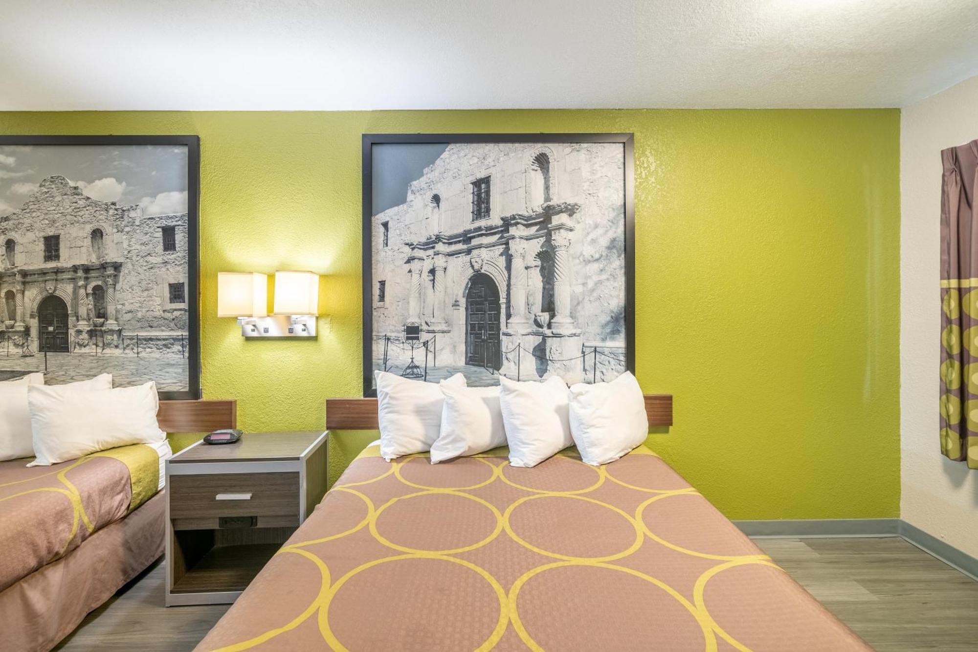 Super 8 By Wyndham San Antonio/Riverwalk Area Екстер'єр фото