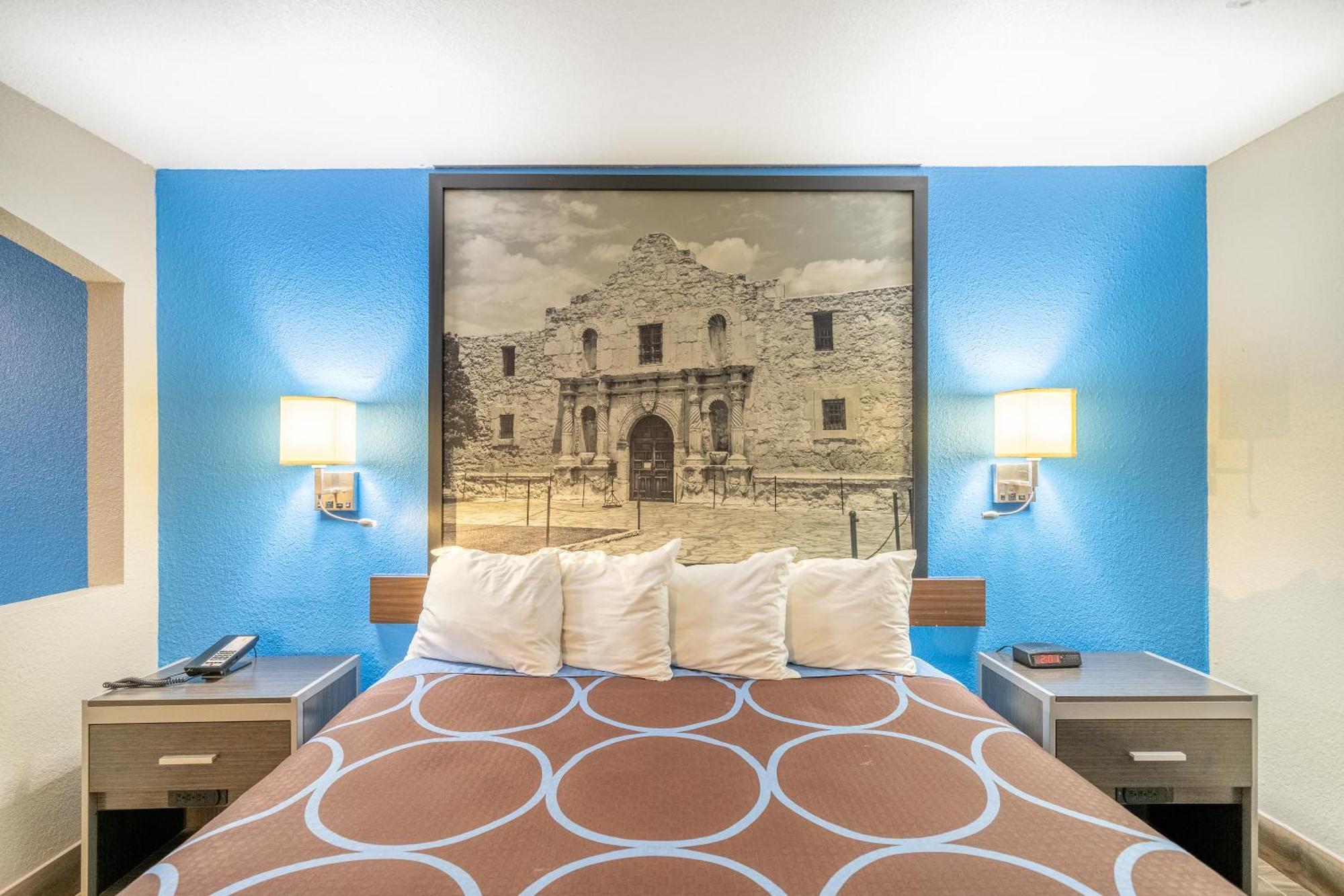 Super 8 By Wyndham San Antonio/Riverwalk Area Екстер'єр фото