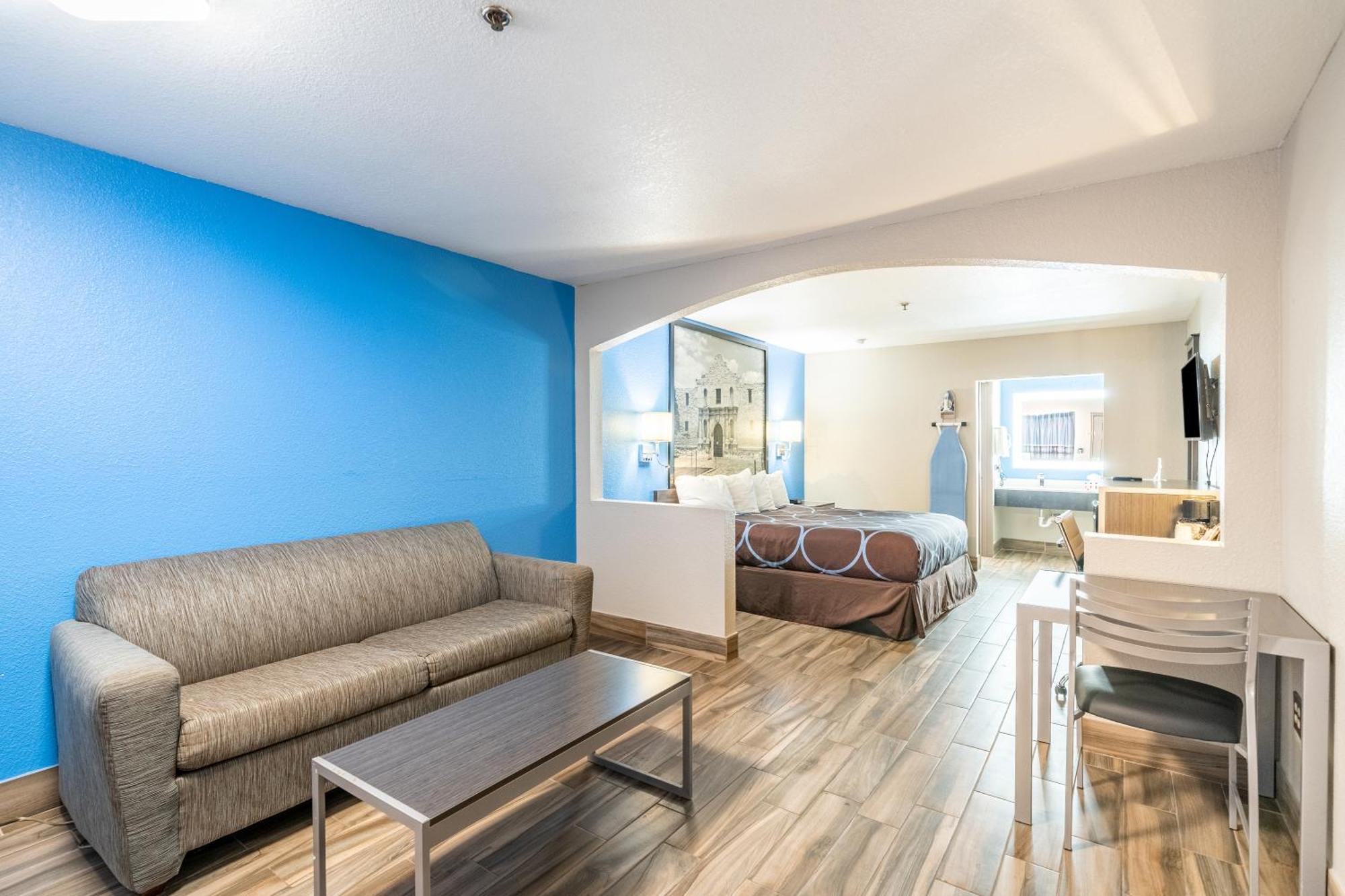 Super 8 By Wyndham San Antonio/Riverwalk Area Екстер'єр фото