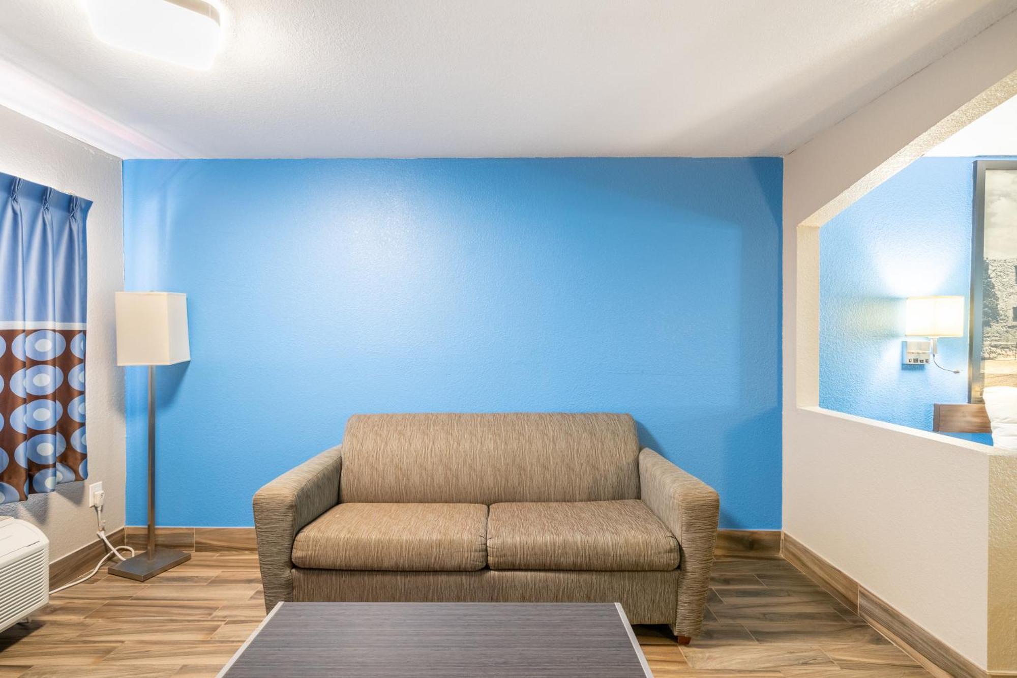Super 8 By Wyndham San Antonio/Riverwalk Area Екстер'єр фото
