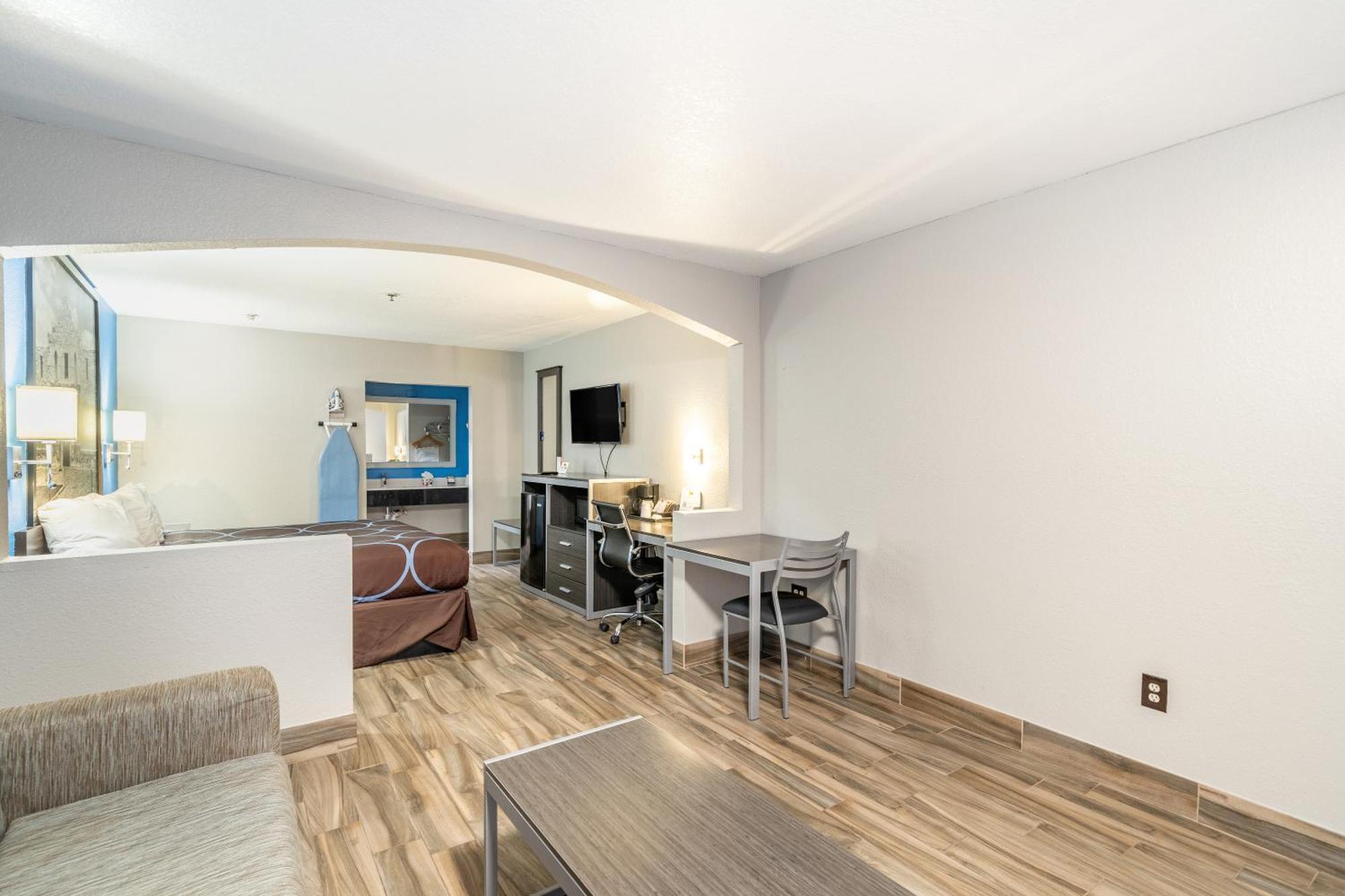 Super 8 By Wyndham San Antonio/Riverwalk Area Екстер'єр фото