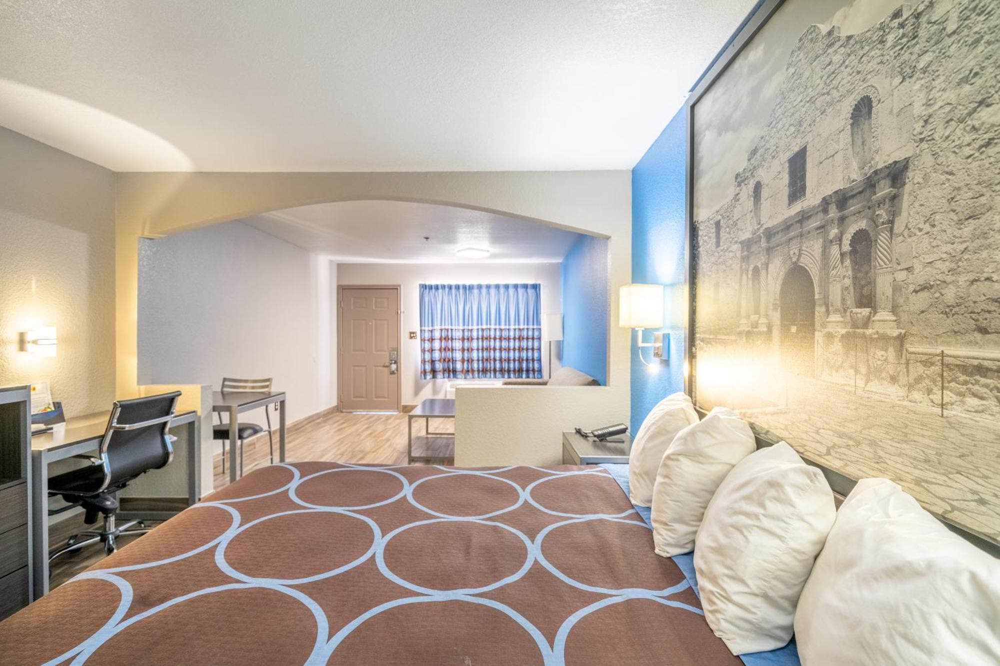 Super 8 By Wyndham San Antonio/Riverwalk Area Екстер'єр фото