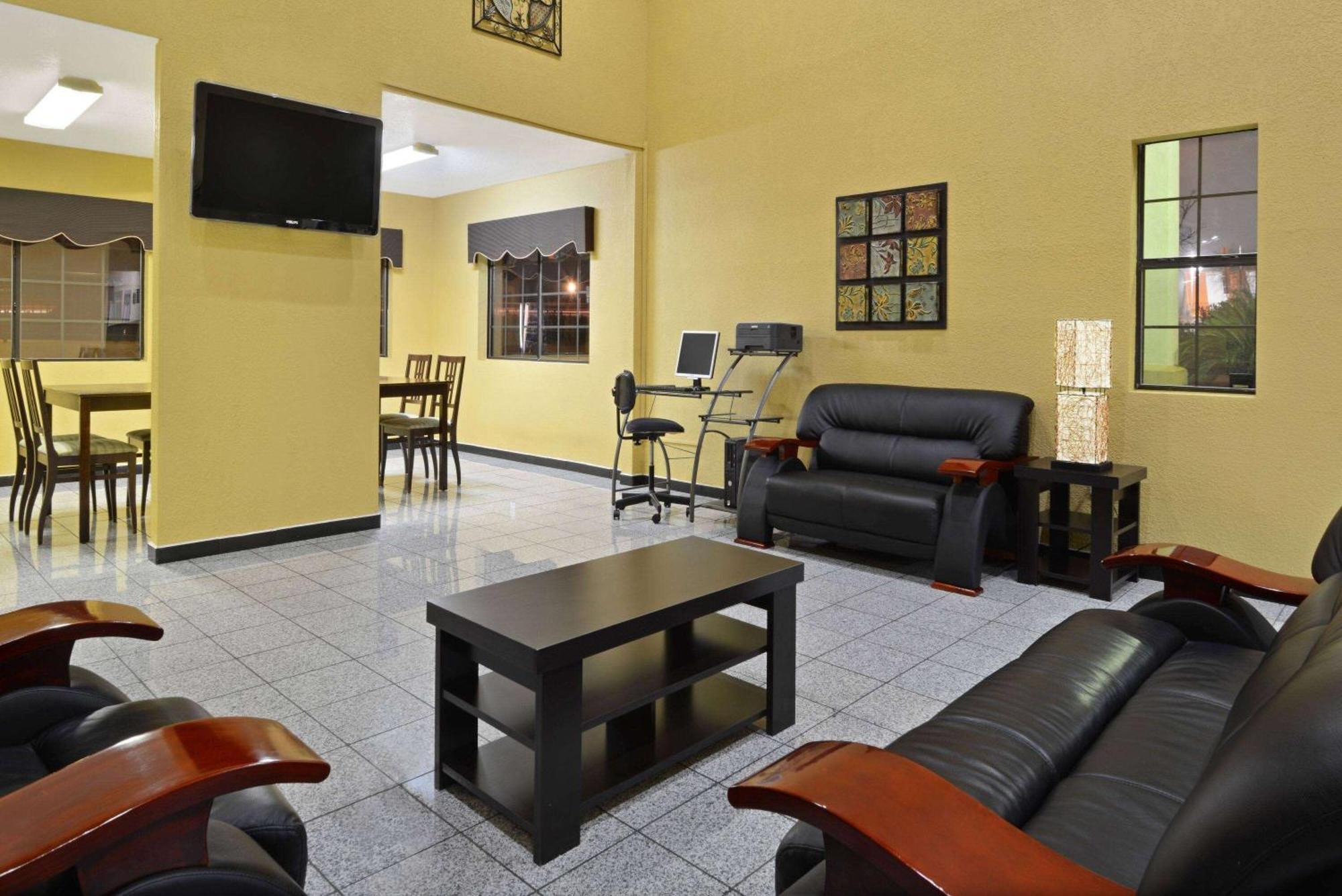 Super 8 By Wyndham San Antonio/Riverwalk Area Екстер'єр фото